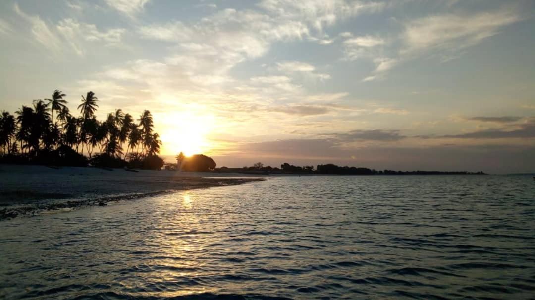 L&J Modern Backpackers Kigamboni Beach House Bed and Breakfast Dar es Salaam Buitenkant foto