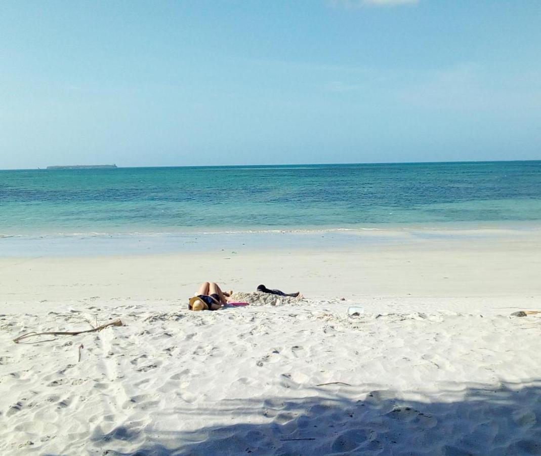 L&J Modern Backpackers Kigamboni Beach House Bed and Breakfast Dar es Salaam Buitenkant foto