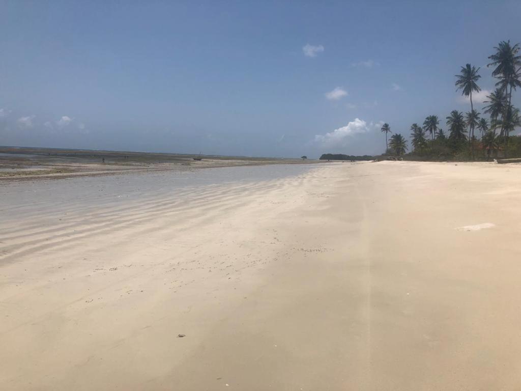 L&J Modern Backpackers Kigamboni Beach House Bed and Breakfast Dar es Salaam Buitenkant foto