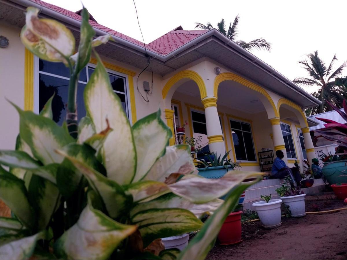 L&J Modern Backpackers Kigamboni Beach House Bed and Breakfast Dar es Salaam Buitenkant foto