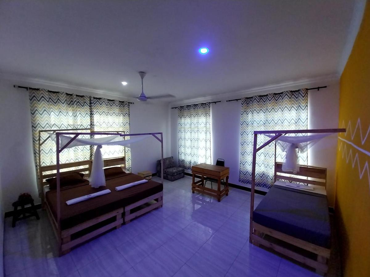 L&J Modern Backpackers Kigamboni Beach House Bed and Breakfast Dar es Salaam Buitenkant foto