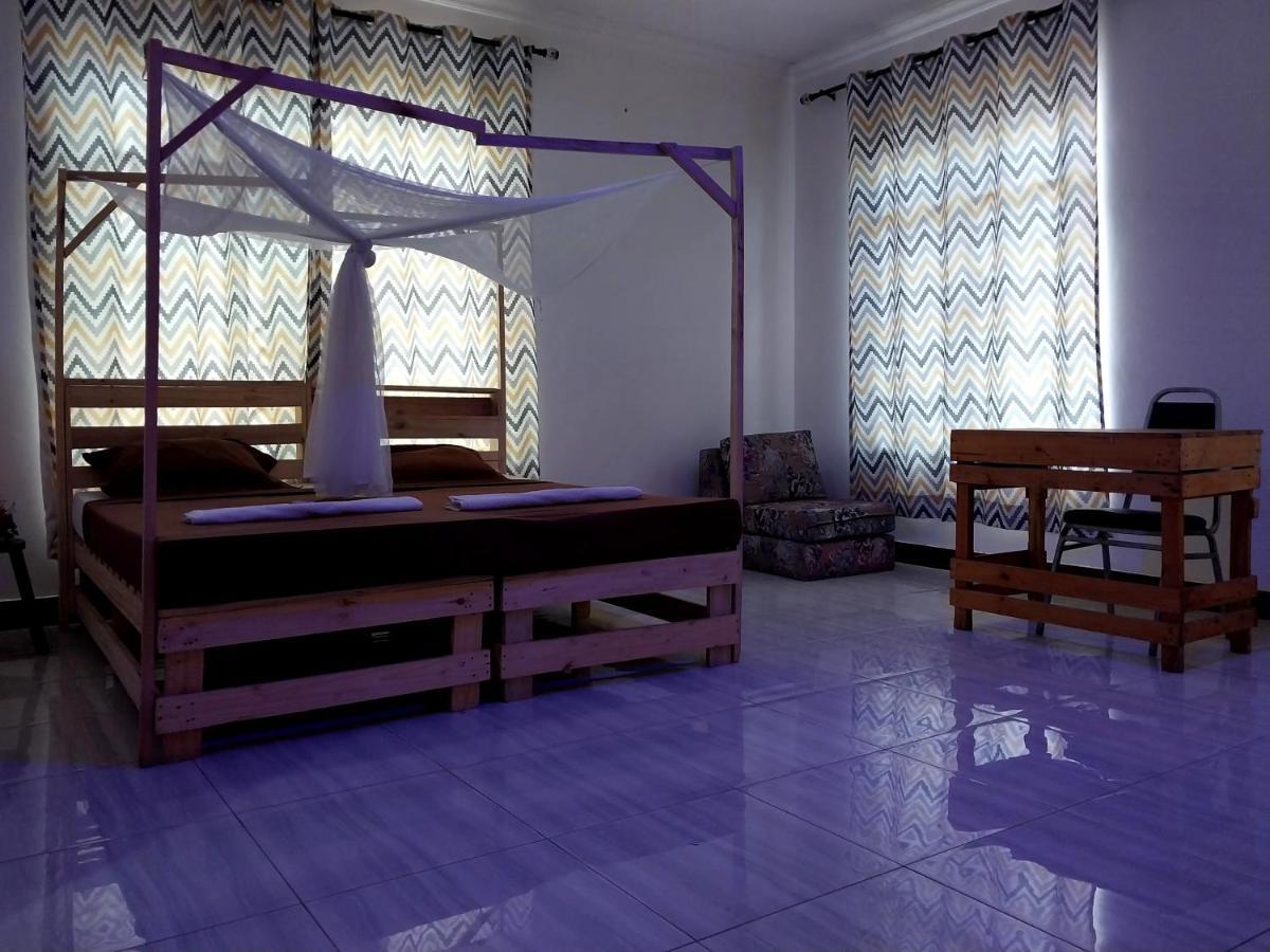 L&J Modern Backpackers Kigamboni Beach House Bed and Breakfast Dar es Salaam Buitenkant foto