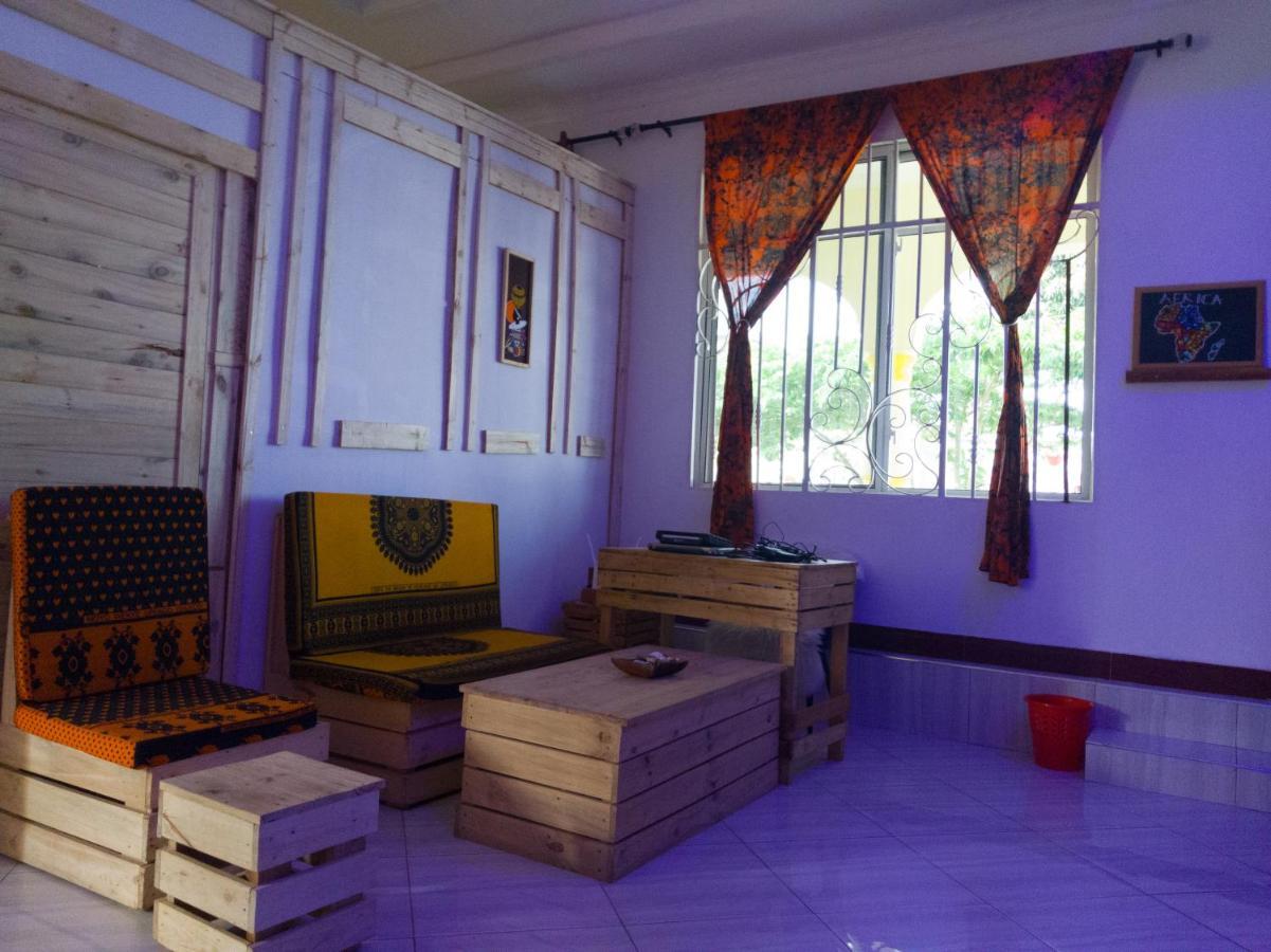 L&J Modern Backpackers Kigamboni Beach House Bed and Breakfast Dar es Salaam Buitenkant foto