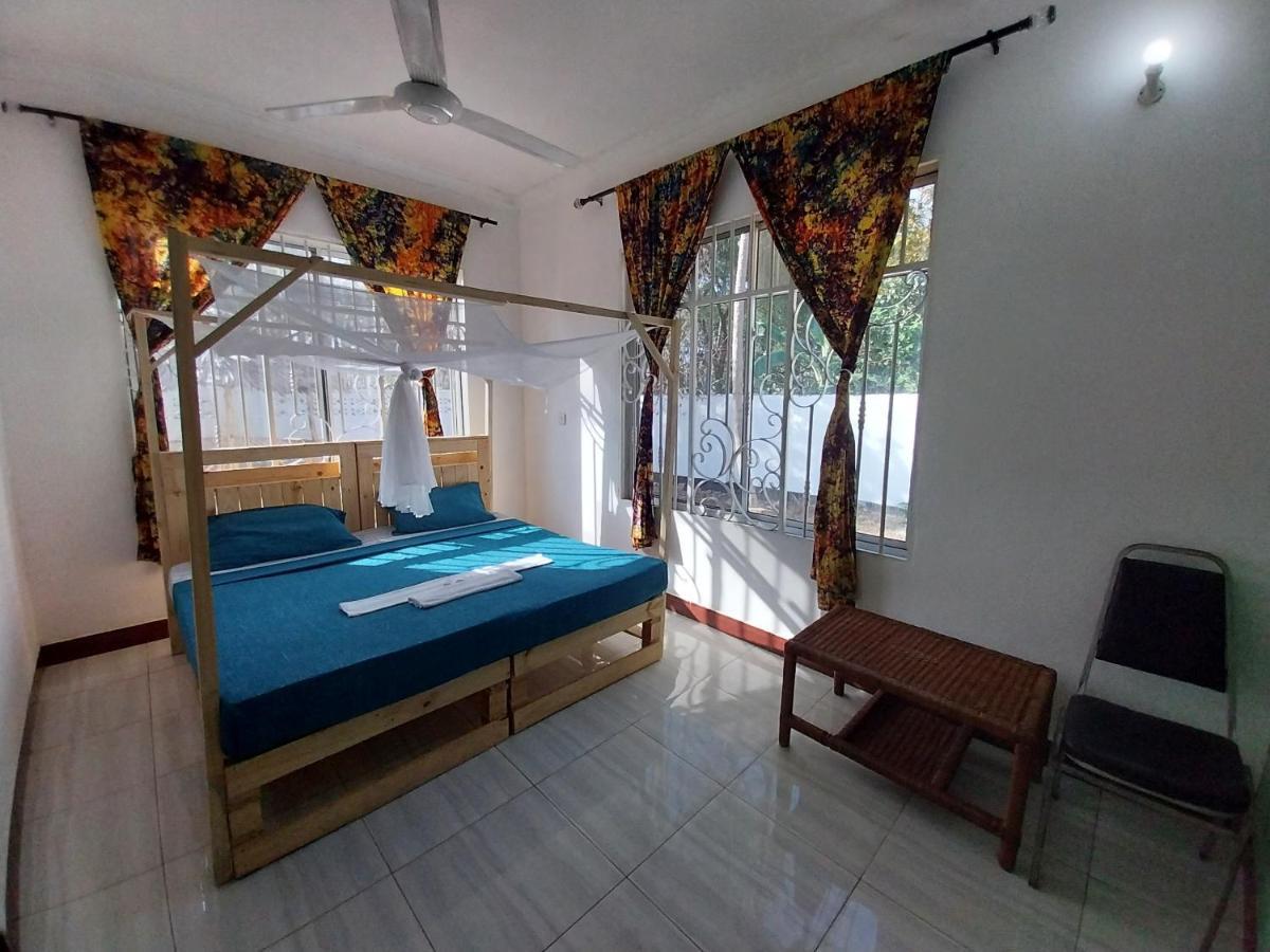 L&J Modern Backpackers Kigamboni Beach House Bed and Breakfast Dar es Salaam Buitenkant foto
