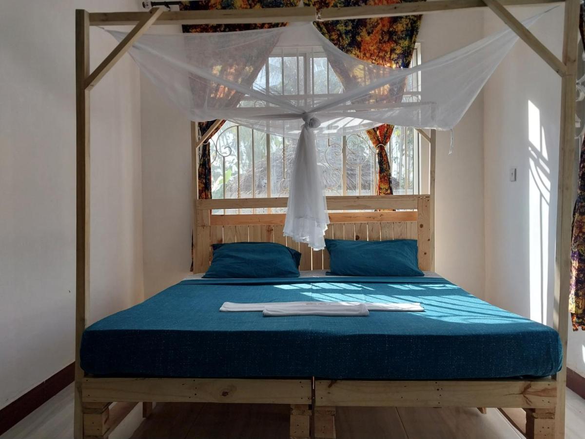 L&J Modern Backpackers Kigamboni Beach House Bed and Breakfast Dar es Salaam Buitenkant foto
