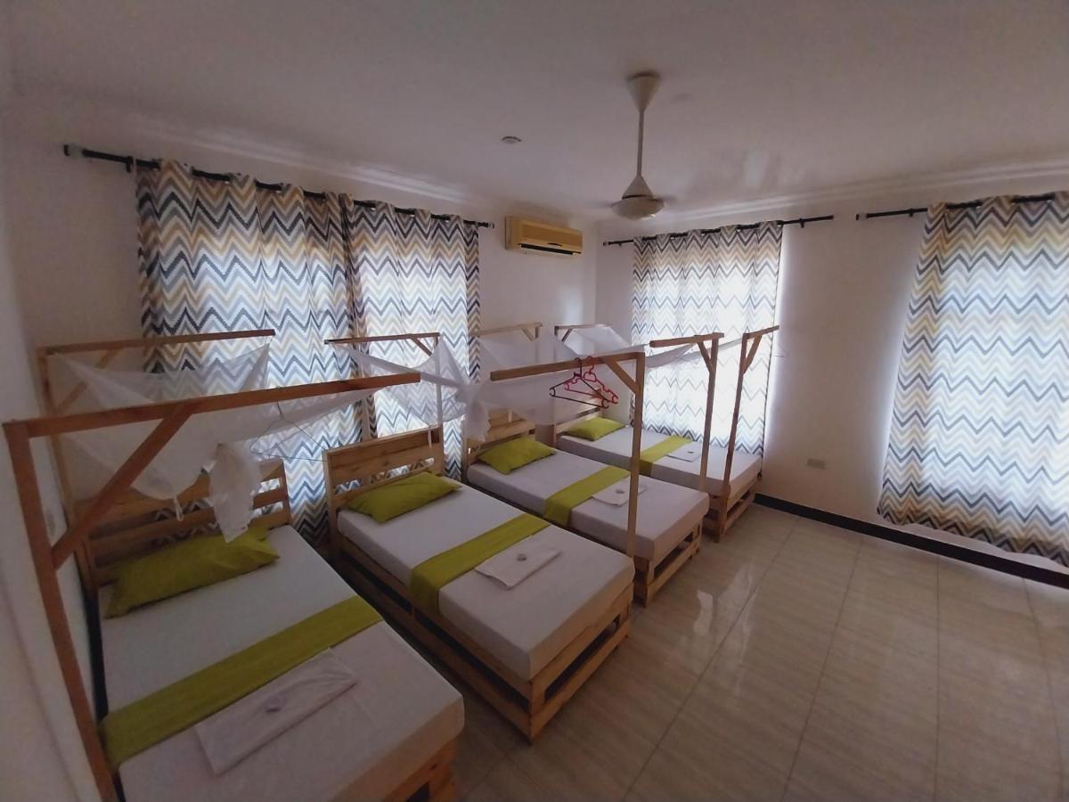 L&J Modern Backpackers Kigamboni Beach House Bed and Breakfast Dar es Salaam Buitenkant foto