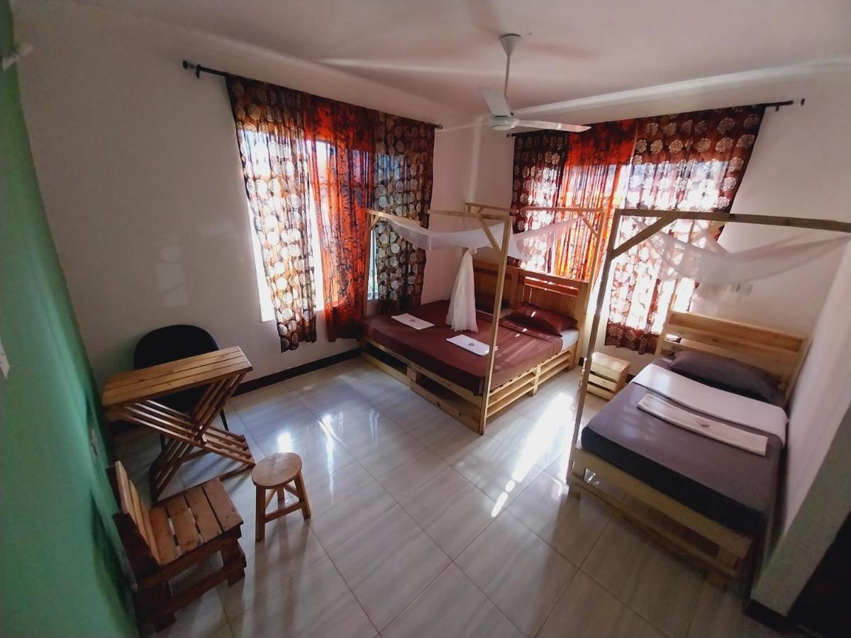 L&J Modern Backpackers Kigamboni Beach House Bed and Breakfast Dar es Salaam Buitenkant foto