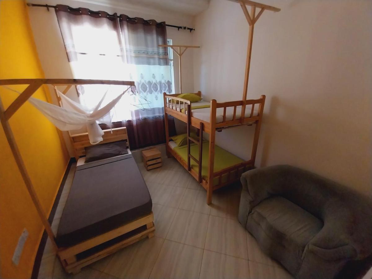 L&J Modern Backpackers Kigamboni Beach House Bed and Breakfast Dar es Salaam Buitenkant foto