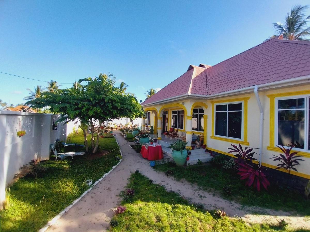L&J Modern Backpackers Kigamboni Beach House Bed and Breakfast Dar es Salaam Buitenkant foto