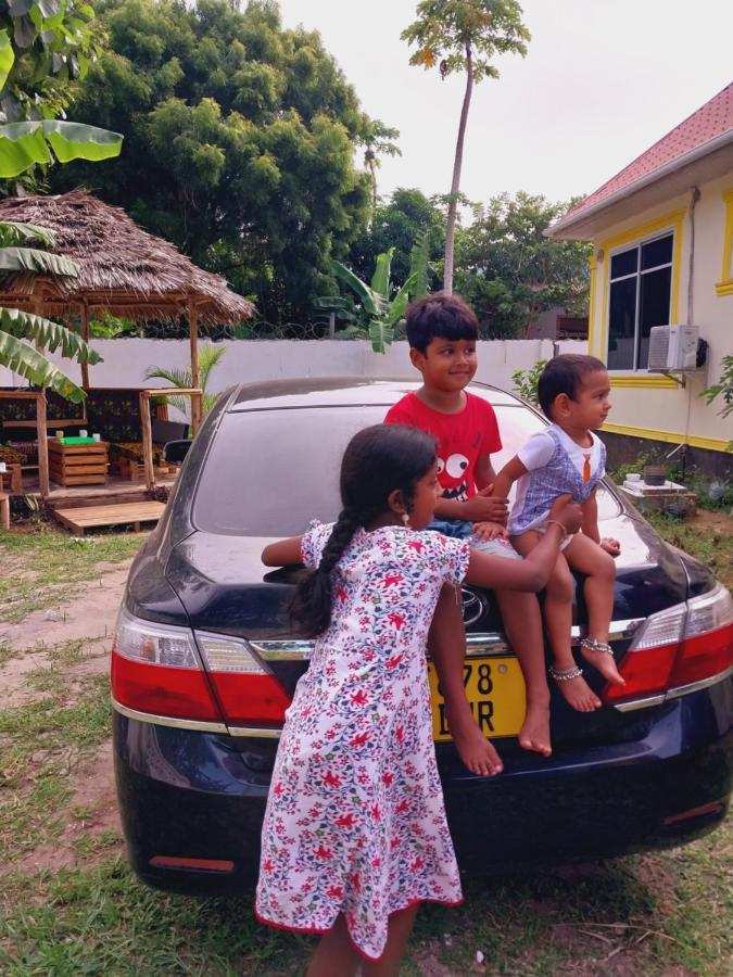L&J Modern Backpackers Kigamboni Beach House Bed and Breakfast Dar es Salaam Buitenkant foto