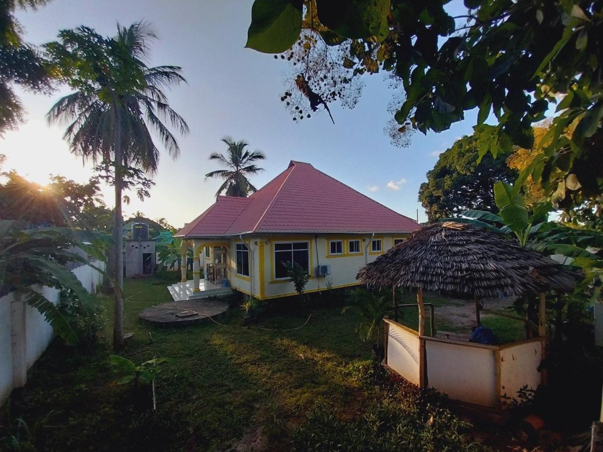 L&J Modern Backpackers Kigamboni Beach House Bed and Breakfast Dar es Salaam Buitenkant foto